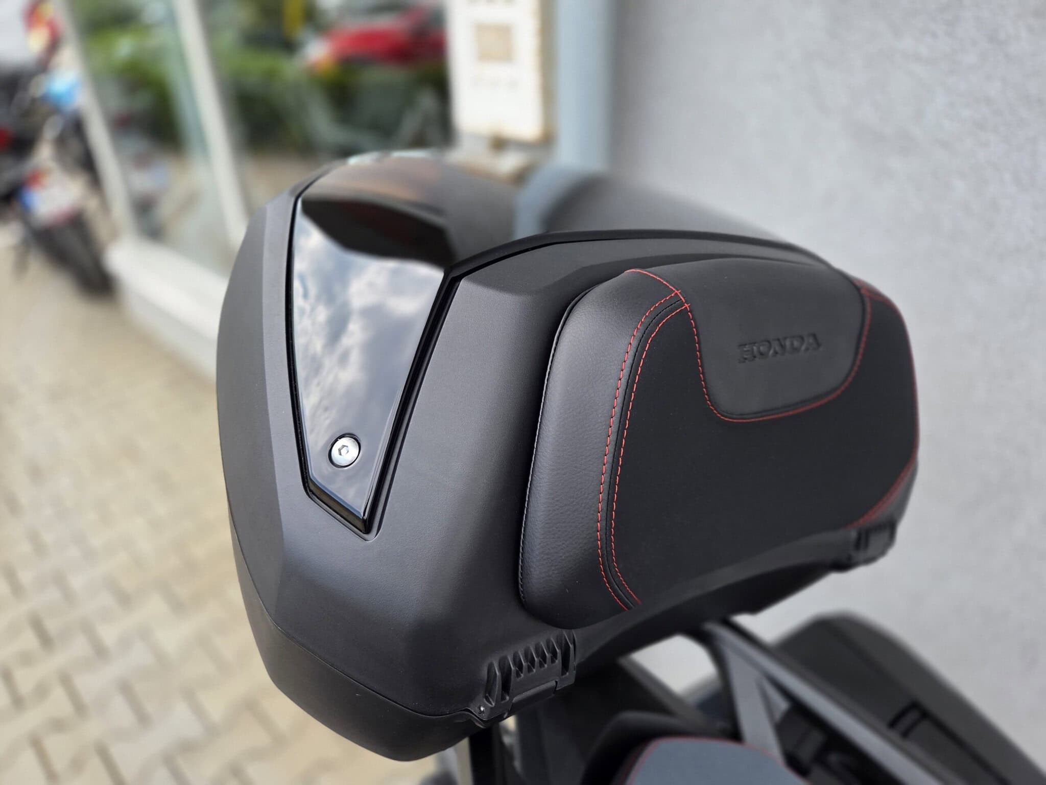 HONDA CB1000GT 2026 PŘEDVÁDĚCÍ