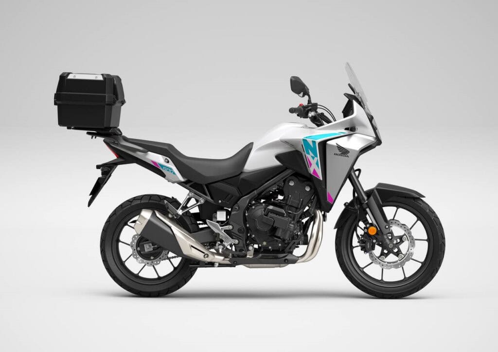 HONDA NX500 s horním kufrem