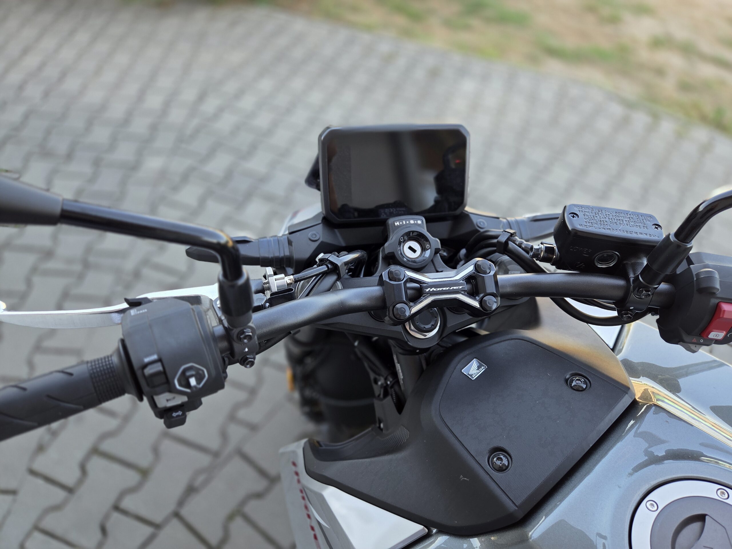 HONDA CB750 Hornet E-Clutch 2026