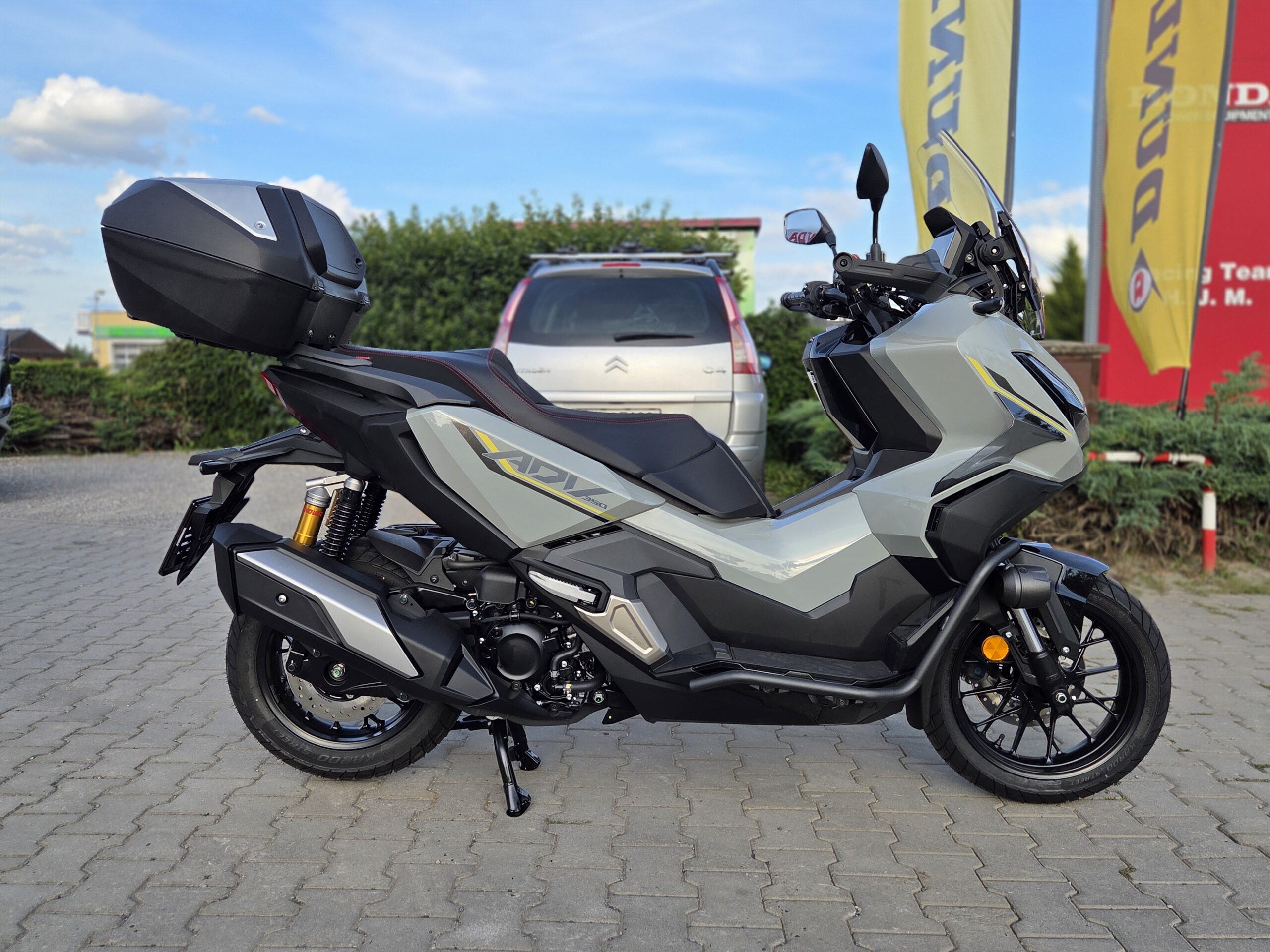 HONDA ADV 350 Smart Top Box s výbavou 2026
