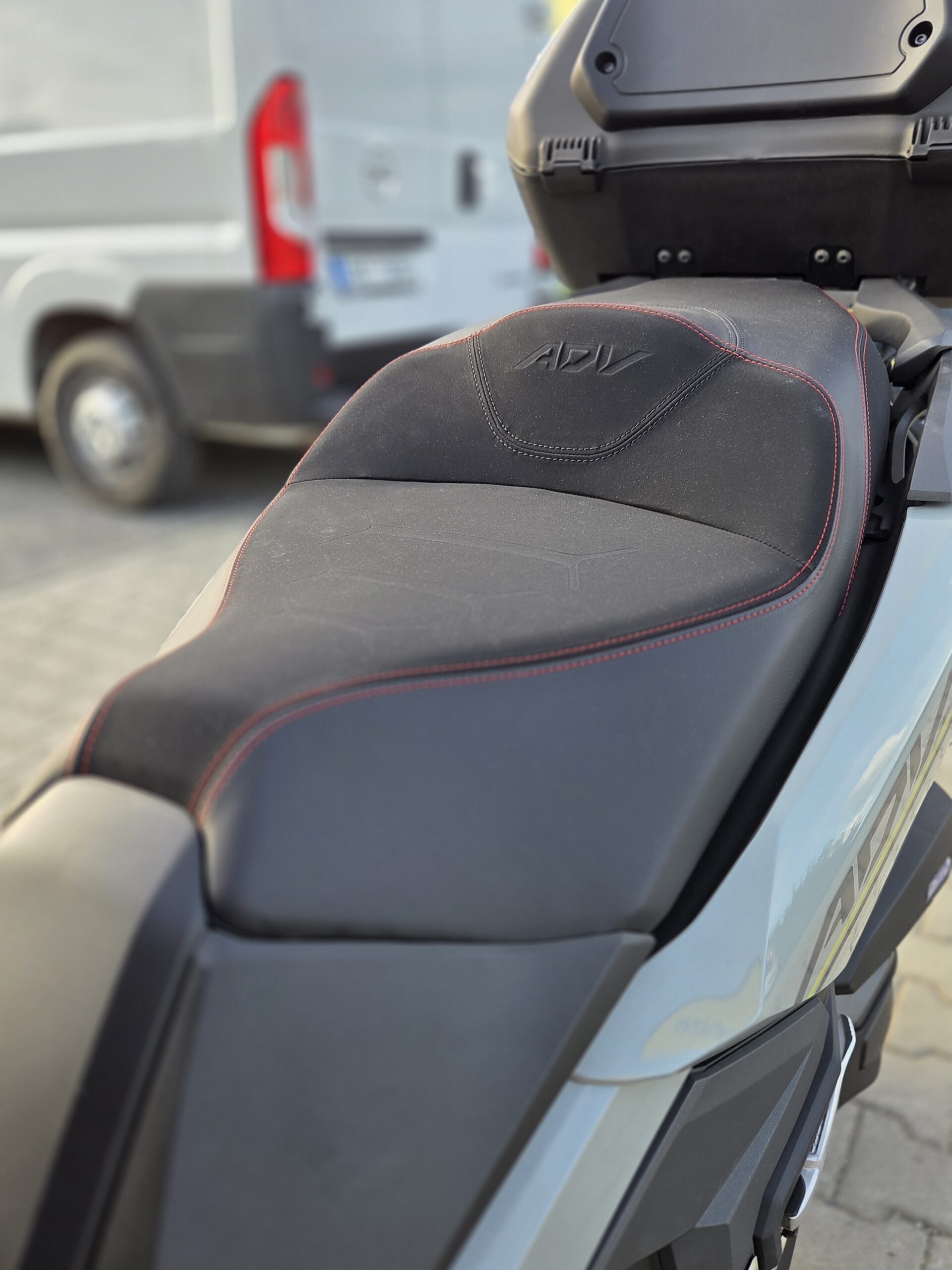 HONDA ADV 350 Smart Top Box s výbavou 2026