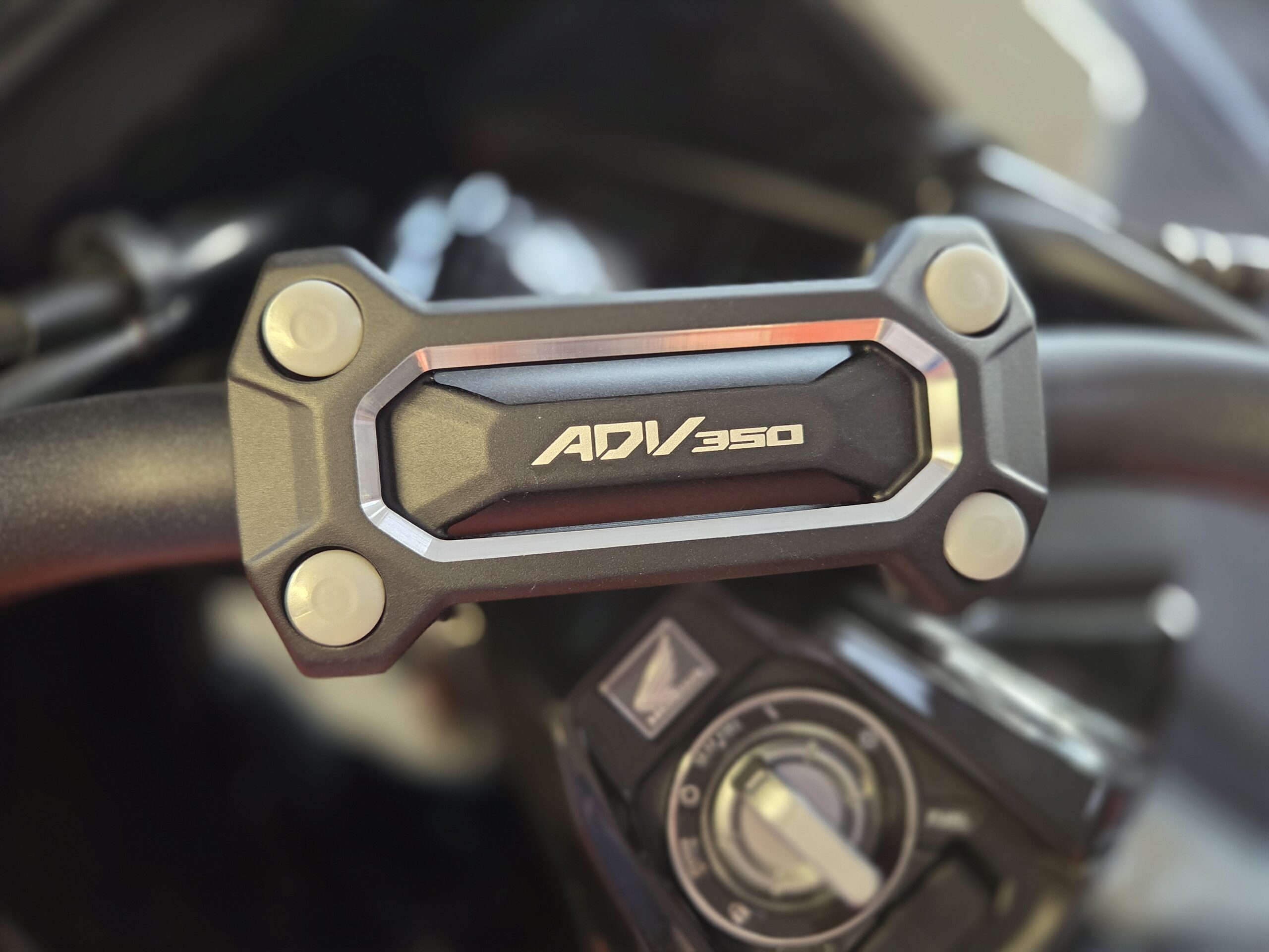 HONDA ADV 350 Smart Top Box s výbavou 2026